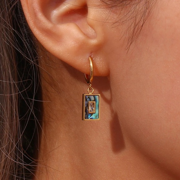 18K Gold Hoop Drop Earrings*Waterproof Sweatproof*Shell Earrings*Beach Summer - Picture 2 of 4